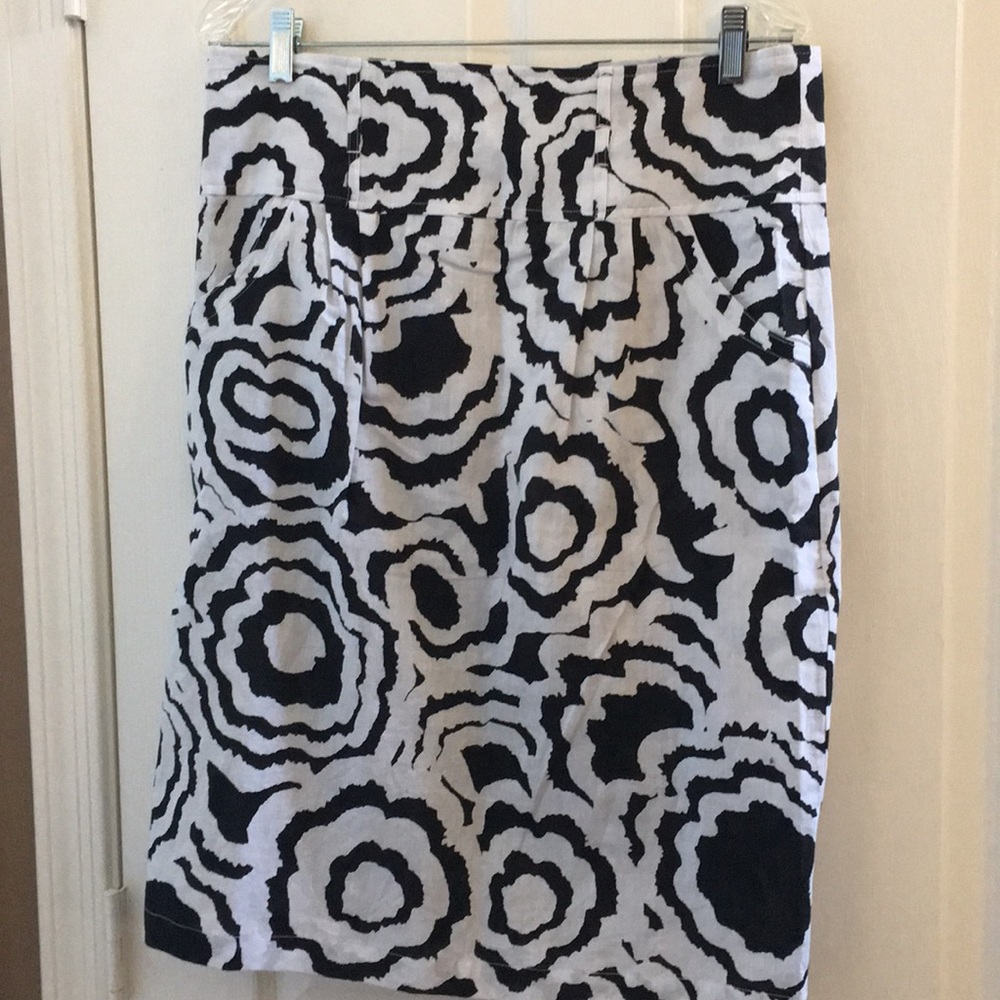 FINAL MARKDOWN Ladies apostrophe skirt 10